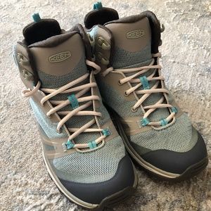 Women's Keen Terradora Mid Hiking Boot - size 6.5